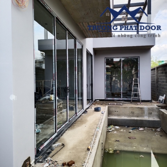 Vách ngăn kính cường lực