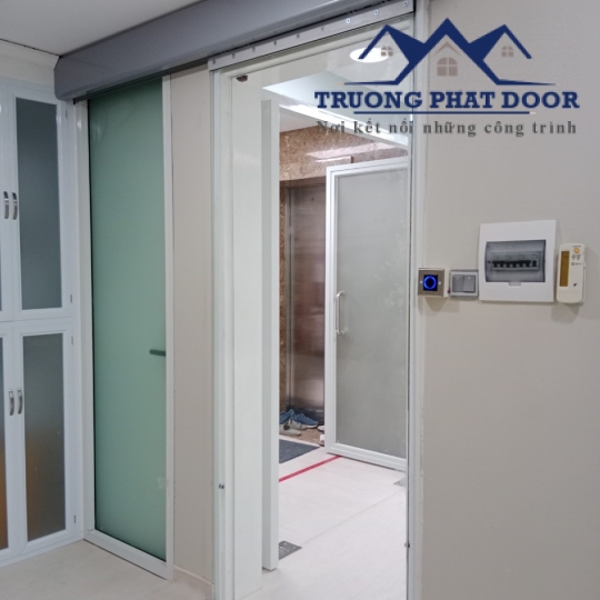 Cửa kính đóng mở tự động